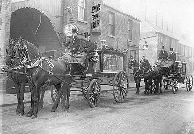 hearse.jpg (37686 bytes)